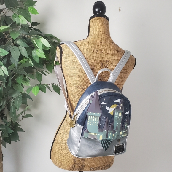 💙RARE💙 Loungefly Harry Potter Hogwarts Castle Mini Backpack Hedwig - Picture 7 of 16